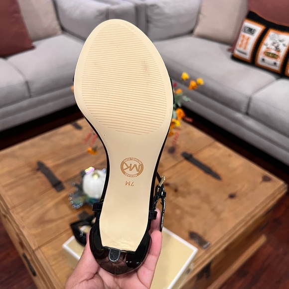 Michael Kors Simone Mid Sandal Patent Leather Pump Heel - Picture 10 of 13